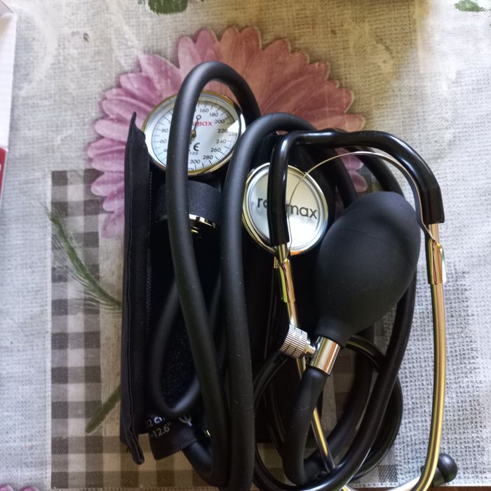 Продается тонометр механический