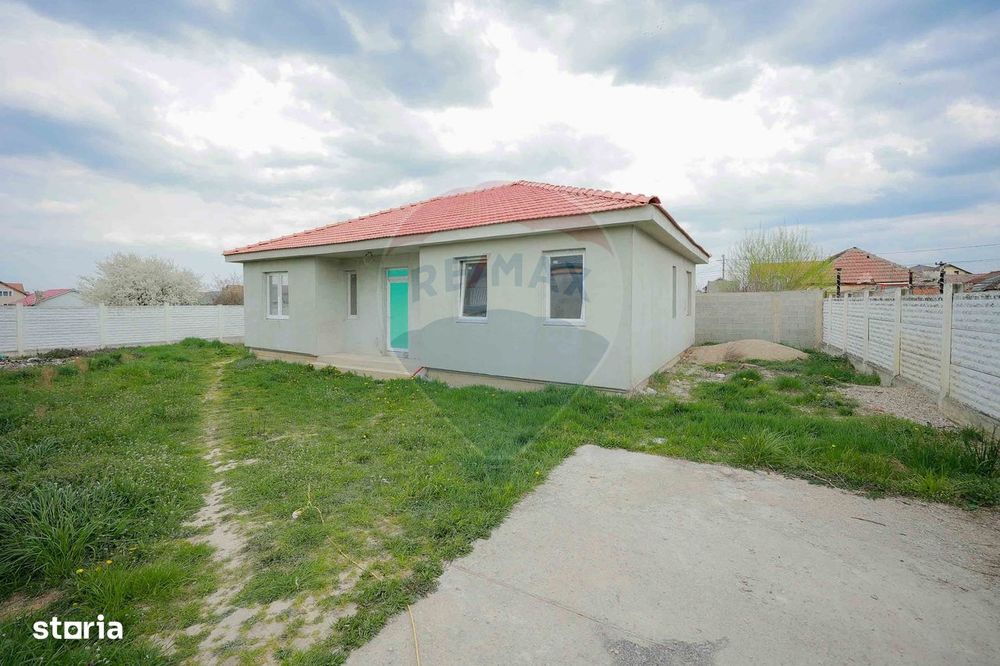 De vânzare casă semifinisată cu 3 camere, 455 mp teren, în Cihei