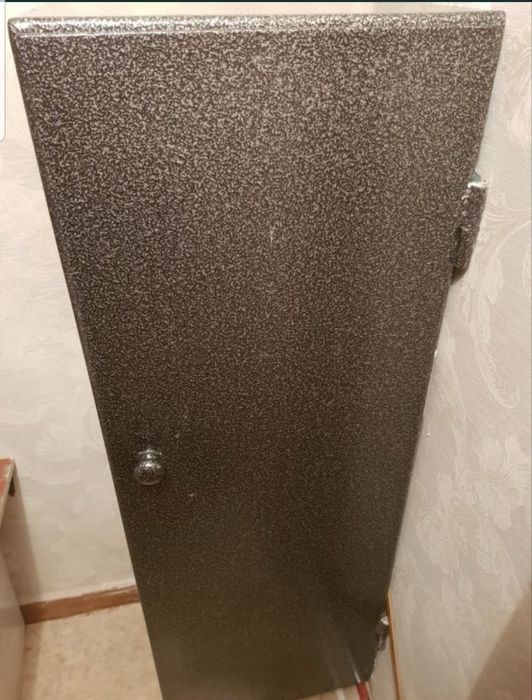 Продаётся металлический(оружейный) сейф