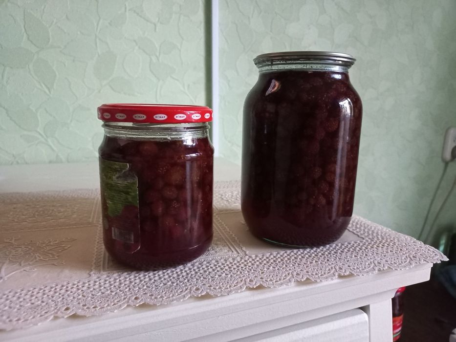 Земляничное варенье и клубничное ,малиновое ,смородина домашняя и  сте