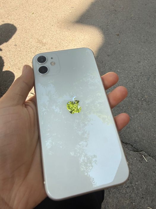IPhone 11 64 gb                     hhh