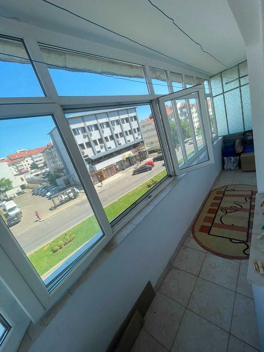 Vând apartament  cu 3 camere,ultracentral ,etajul 2,105 mp,Preț  negociabil.relatii la telefon 0766414573