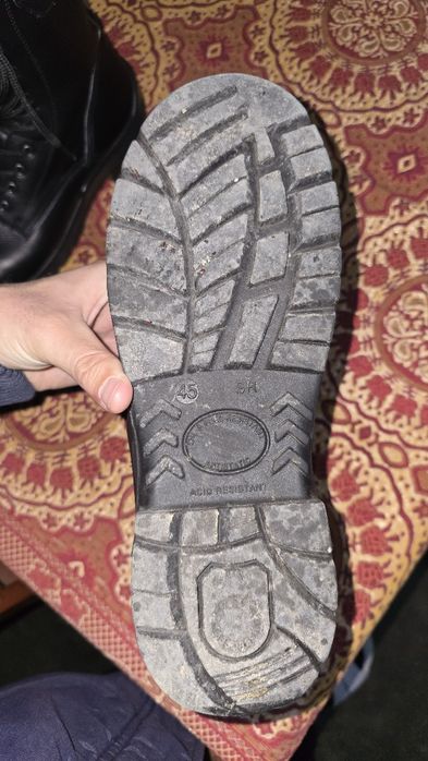 Продавам български кубинки номер 45