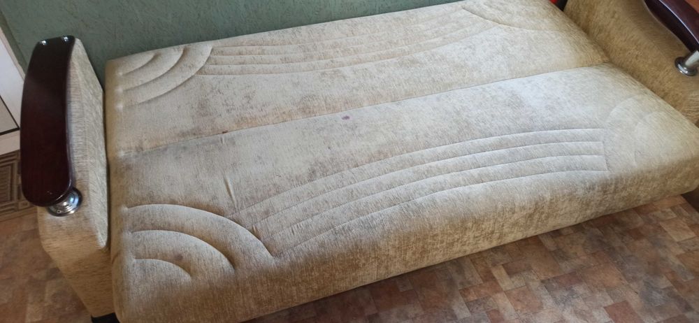 Разтегателен диван