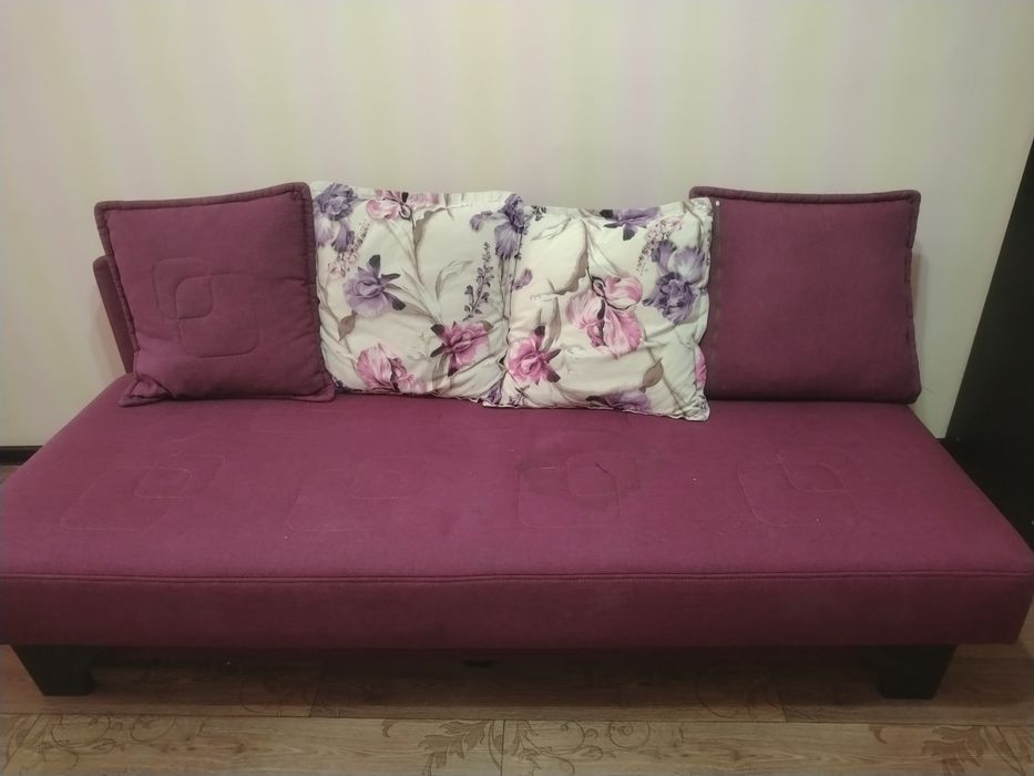 Продается диван. Торг имеется. 2 этаж