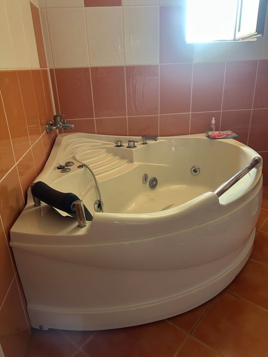 Vand cada jacuzii