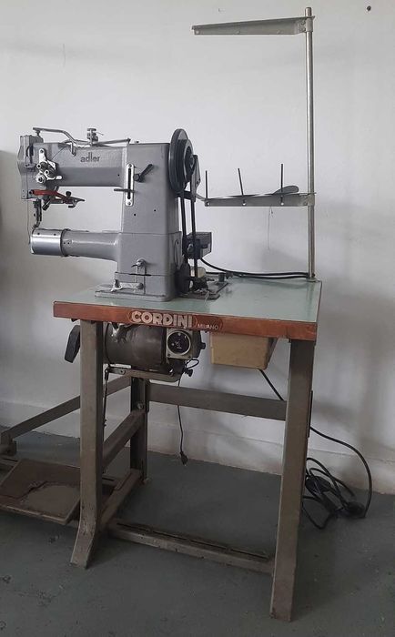 Masina industriala de cusut Adler