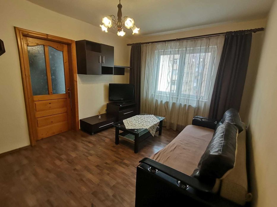 INCHIRIEZ apartament 2 camere , renovat,zona Vasile Aaron