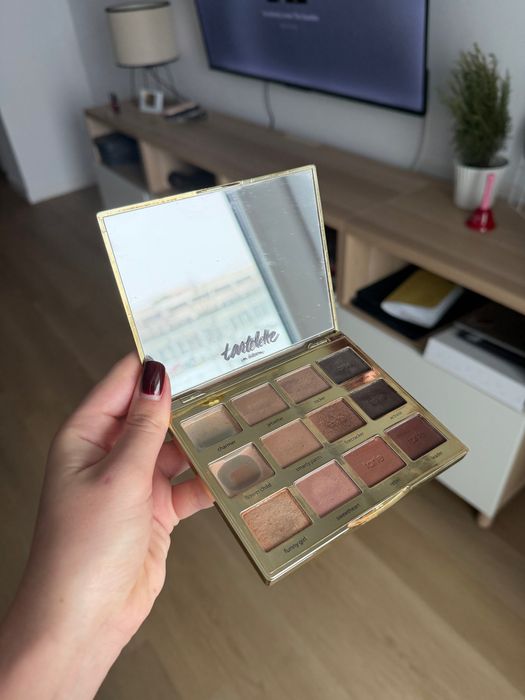 Paletă de farduri de pleoape, Tarte