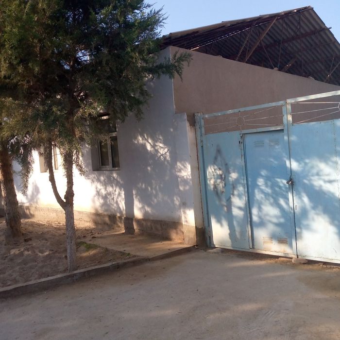 Hovli sotiladi 5 sotix 3 xonali uy