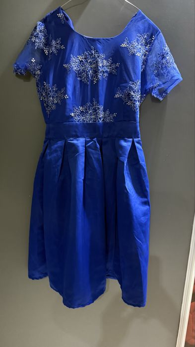 Червена, черна, бяла, синя, бежава, кафява рокля