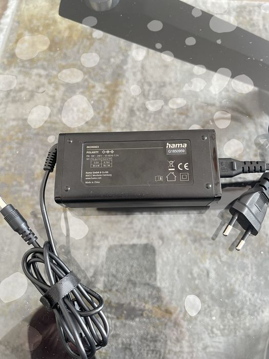 Incarcaror notebook Hama