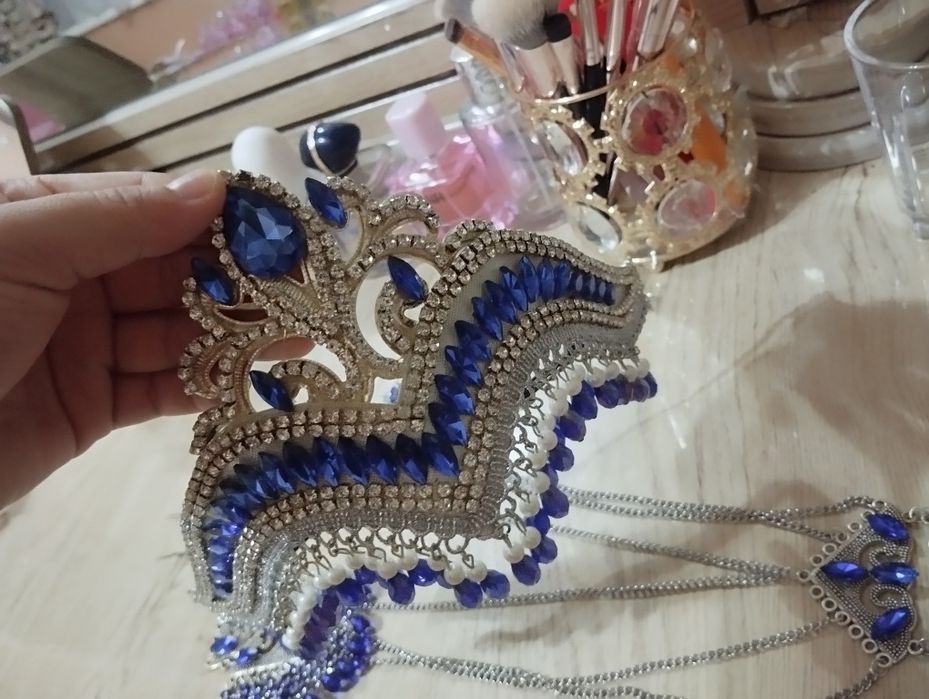 Ushbu komplekt tillaqoshlarimiz va diademamiz arzon narxlarda sotiladi