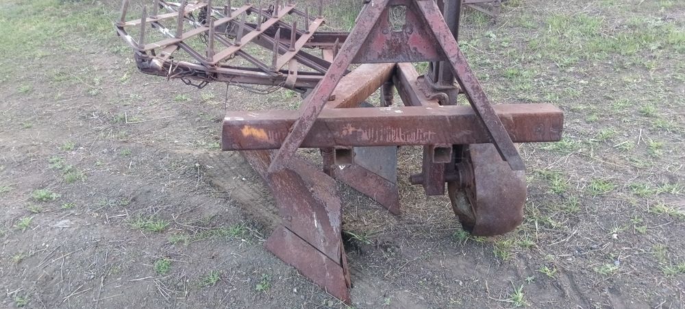 Плуг т40    продам .