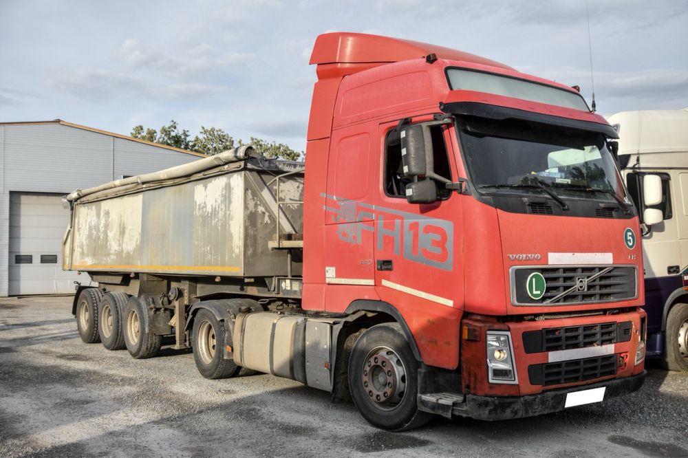 Ansamblu Volvo FH440 si semiremorca basculabila Langendorf