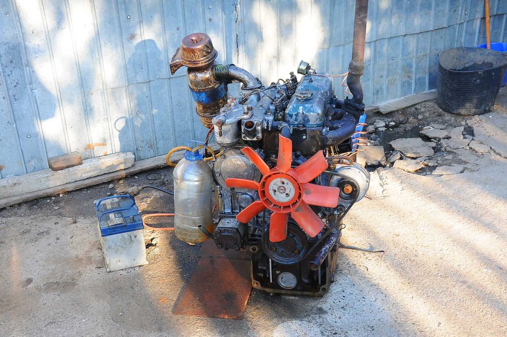 Vand motor tractor utb universal u640 u445 u453 4 cilindri pistoane 102 mm, an 1993, perfecta stare