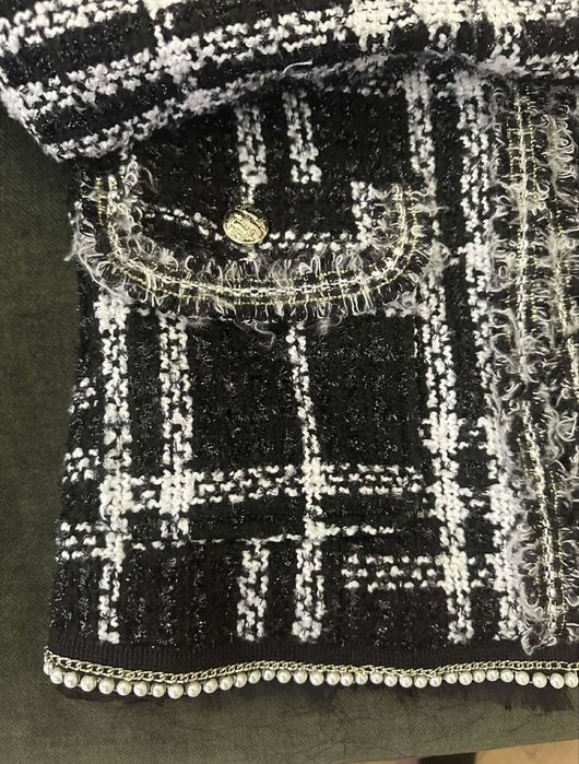 Късо сако букле