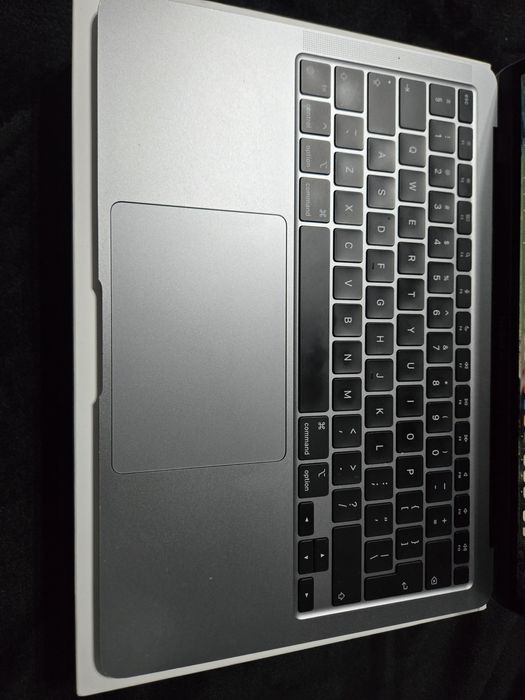MackBook air  M1  8GB RAM, 512GB SSD