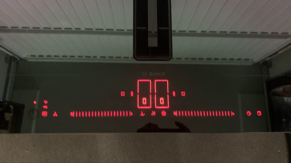Plită Bosch cu hotă inclusă