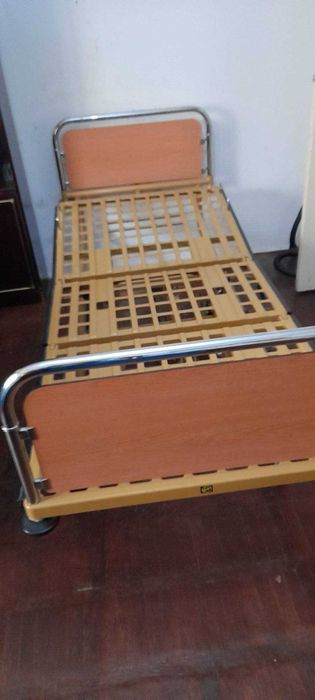 Vând pat de spital, sistem hidraulic, cu acționare manuală, cu saltea