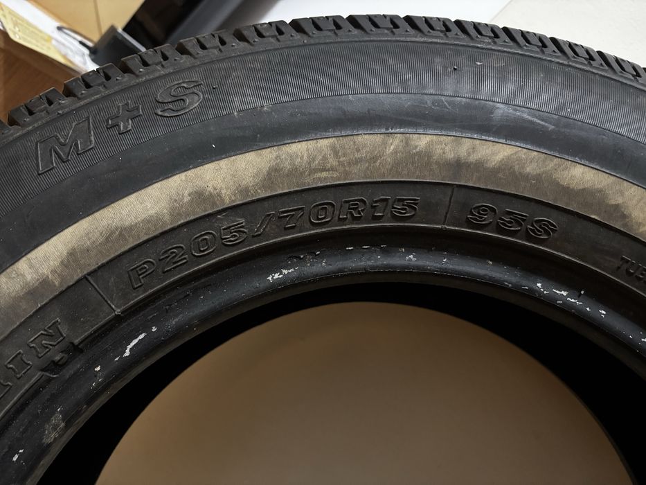 Doua anvelope Maxxis M+S, P205/70/R15