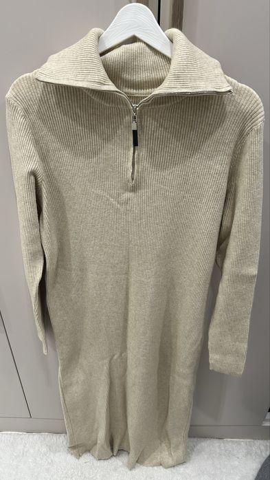 Платье теплое на замке