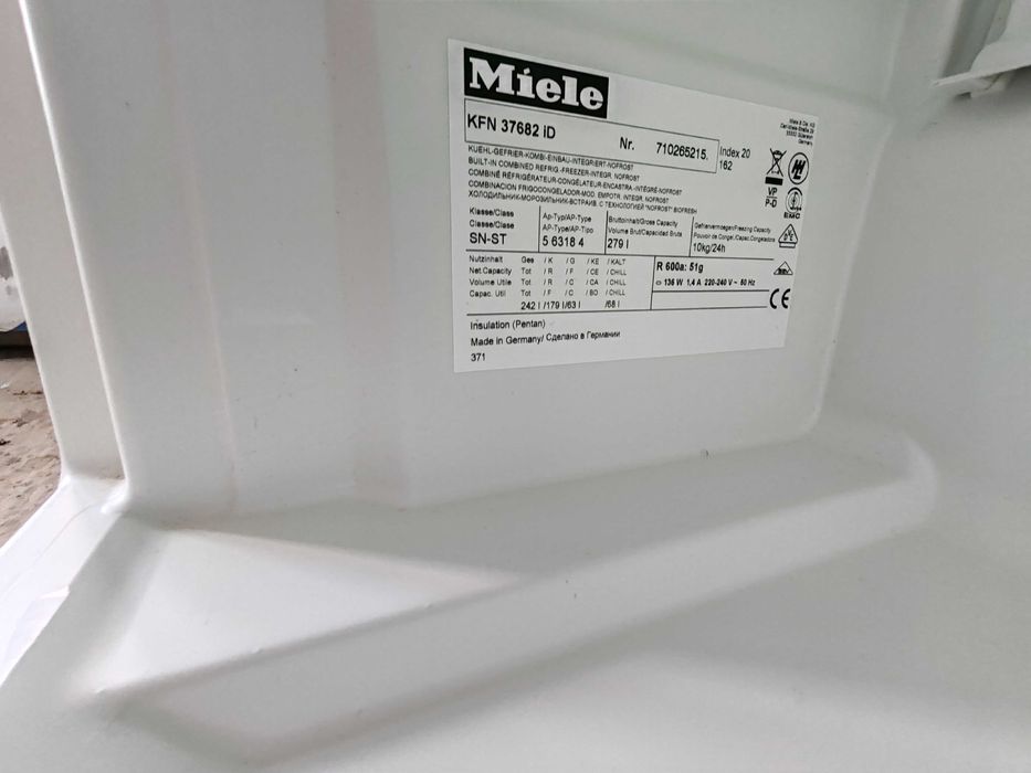 Miele KFN 37682 iD – Хладилник-фризер за вграждане