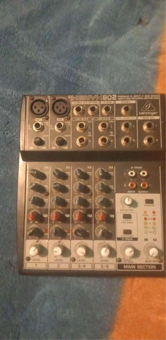 Vand boxe tot ce se vede …sau schimb