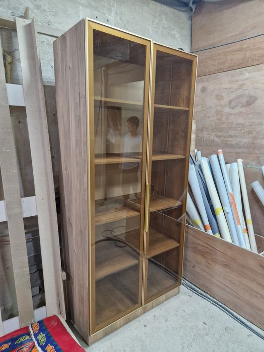 Шкаф с алюминиевыми фасадами