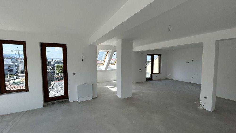 Продава се Тристаен апартамент в София, Витоша - 140 кв.м за 702 €/кв.м - Снимка #2