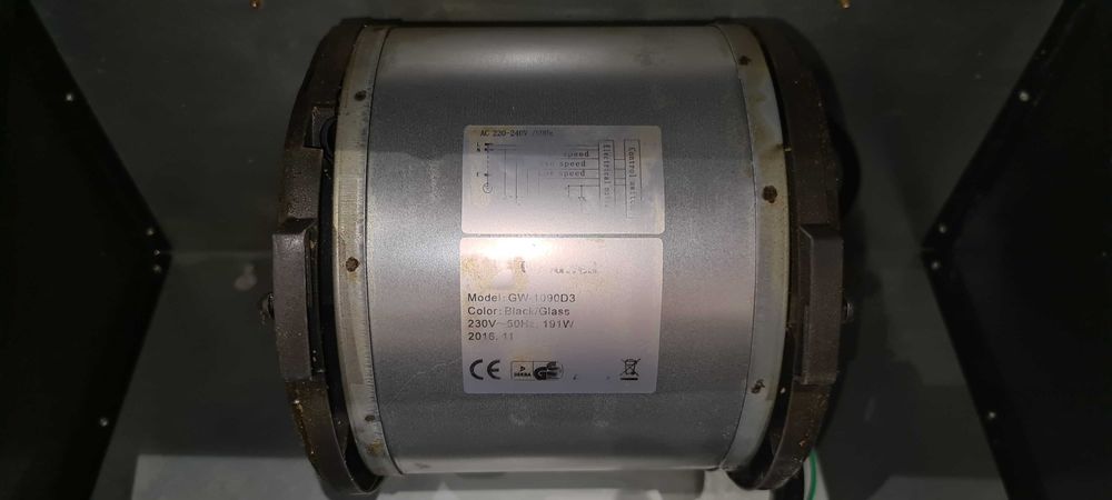 продается кухонная вытяжка "Goodwell" для пятиконфорочной плиты.