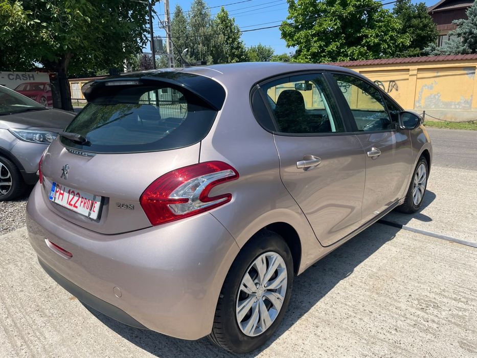 Peugeot 208 1.2 benzina 90 cp 2013 euro5 RATE FIXE