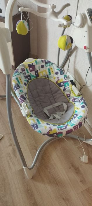 Электронная качеля Graco 6 скоростей, музыка, таймер, отличное состоян