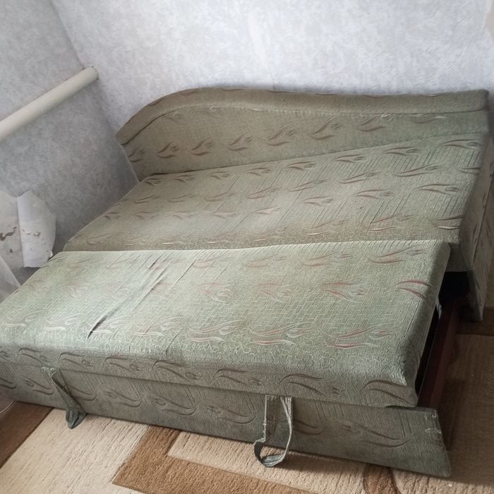 Продам диван .раскладной.