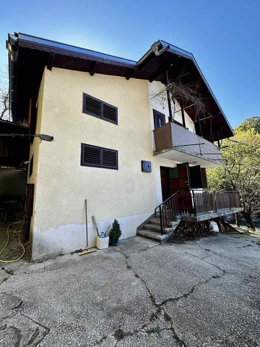 Къща в Ловеч, област-гр.Троян площ 66 цена 75000