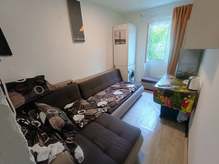 Garsoniera de inchiriat / etaj 3 / Viitorului