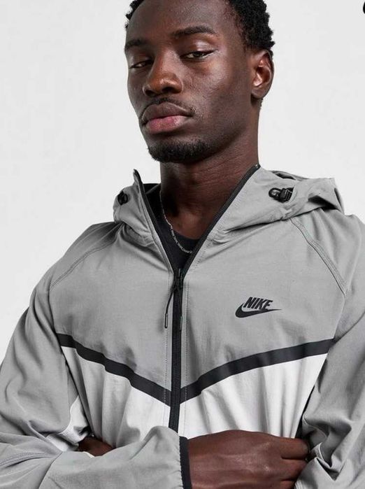 Nike tech woven windbreaker size M