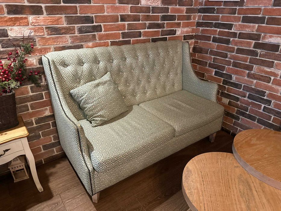 Двуместен диван за кафе в скандинавски стил