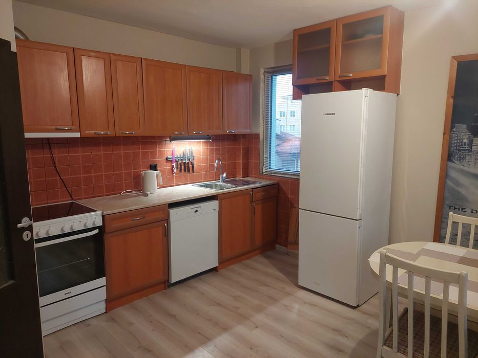 Дава се под наем Тристаен апартамент в Пловдив, Младежки Хълм - 70 кв.м за 648.21 € - Снимка #3