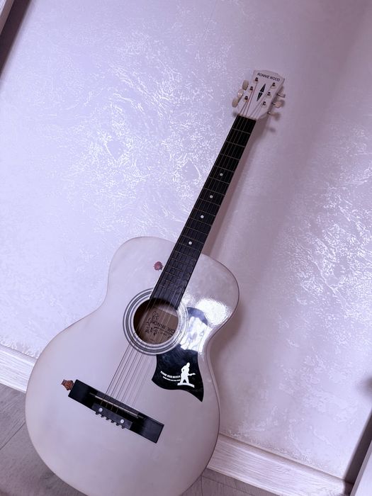 Гитара акустическая