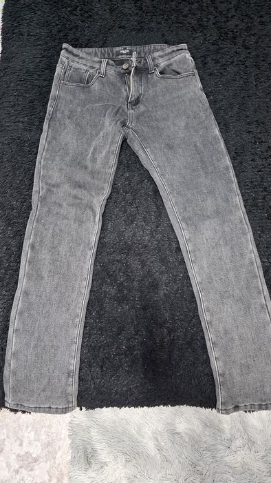 Продам двое джинс