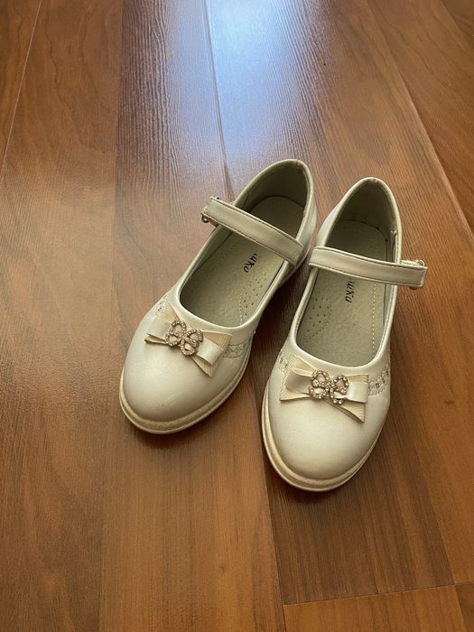 Продам детские туфли