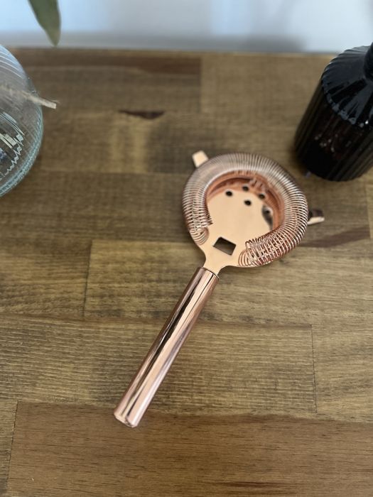 Strainer cocktail bar