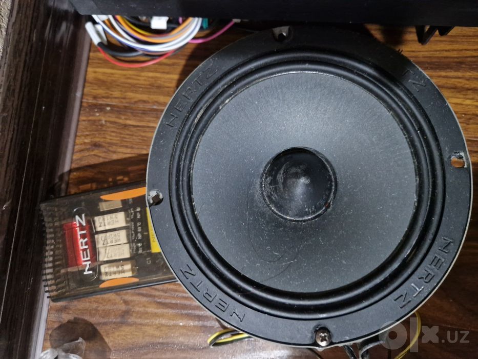 Монитор 8d 2/32(android) с рамкой. 2 динамика Hertz 200w (original).