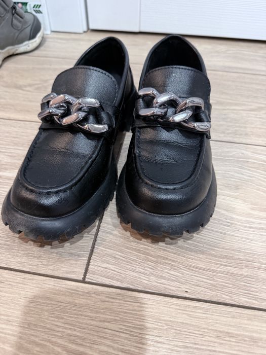 Продам женские ботинки