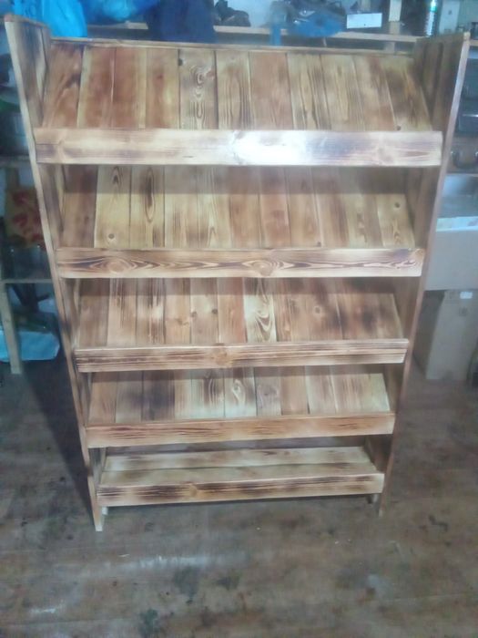 Полка деревяный ,стелаж