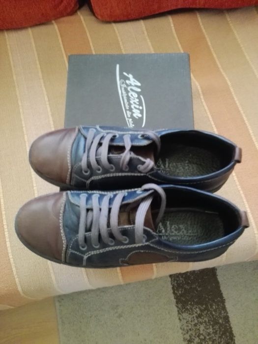 Vând pantofi piele casual copii !