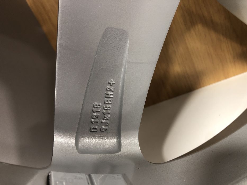 Jante aliaj Mercedes R18 in 2 latimi