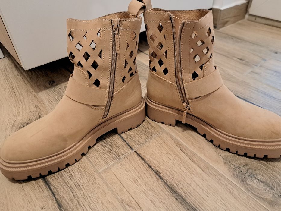 Botine/cizme scurte CCC marime 38