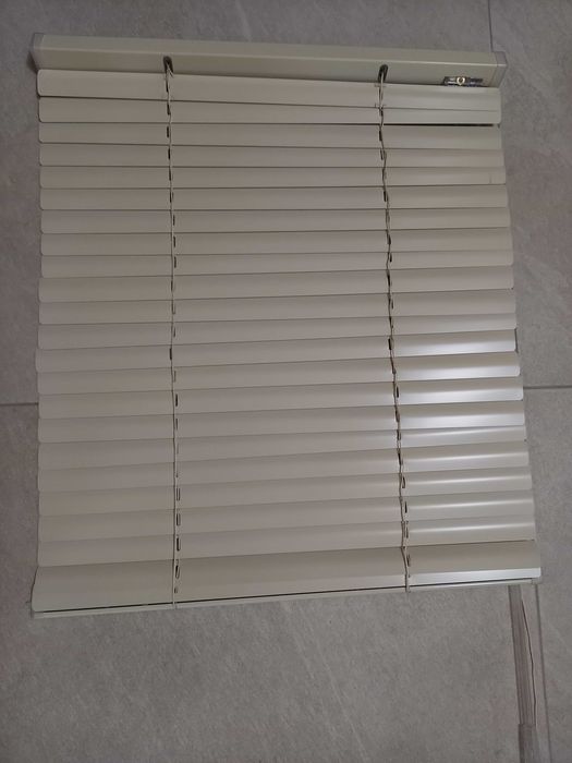 Нова щора за прозорец